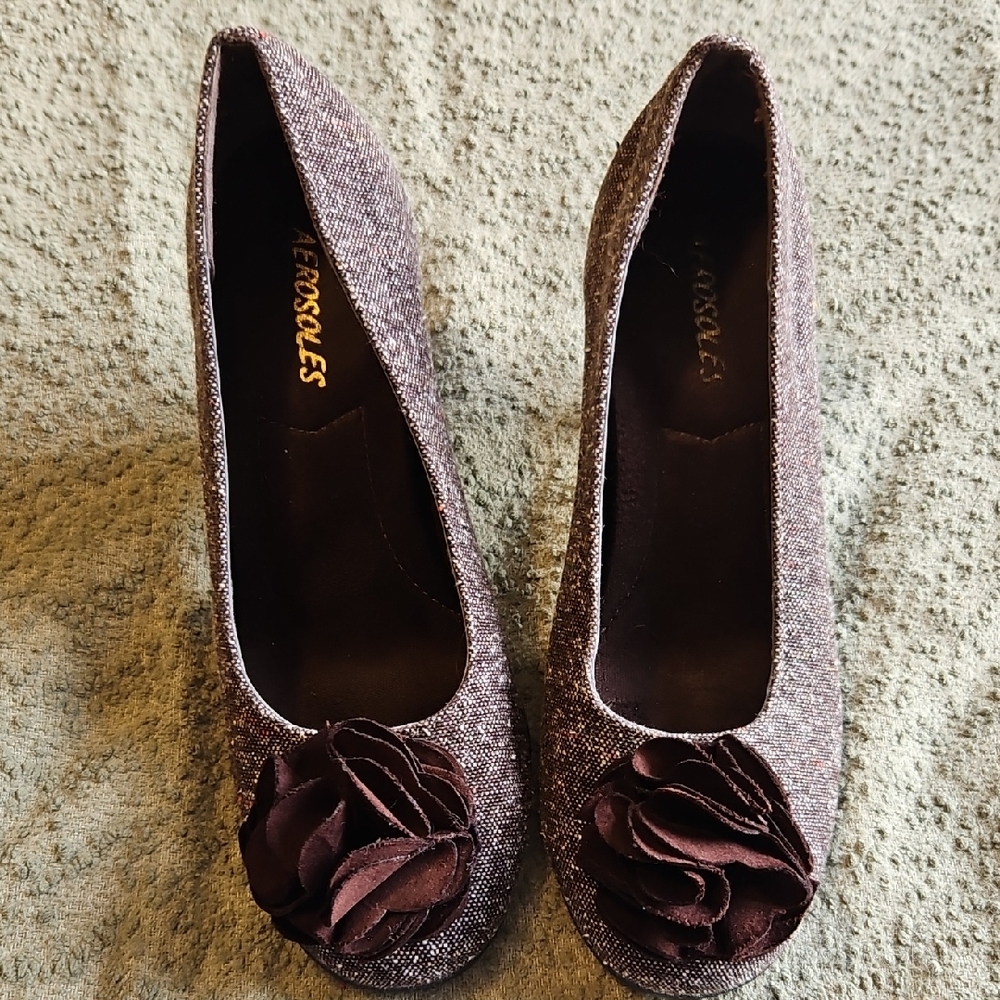 AEROSOLES Women's Tweed Brown Heels with Floral Detail